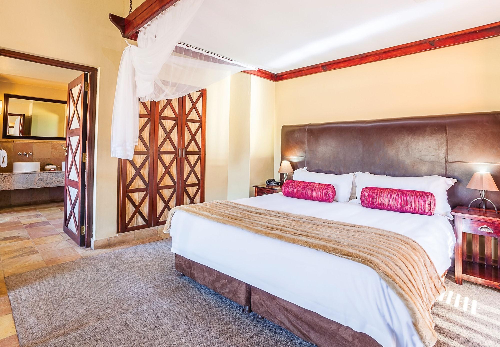 Kloofzicht Lodge & Spa Krugersdorp Ngoại thất bức ảnh A bedroom at the Kingdom Hotel