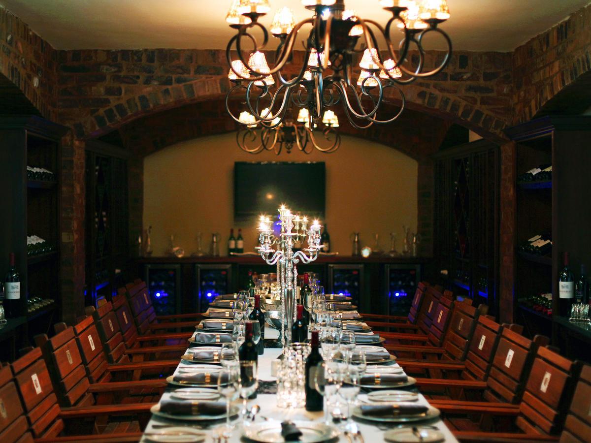 Kloofzicht Lodge & Spa Krugersdorp Ngoại thất bức ảnh The wine cellar at the restaurant