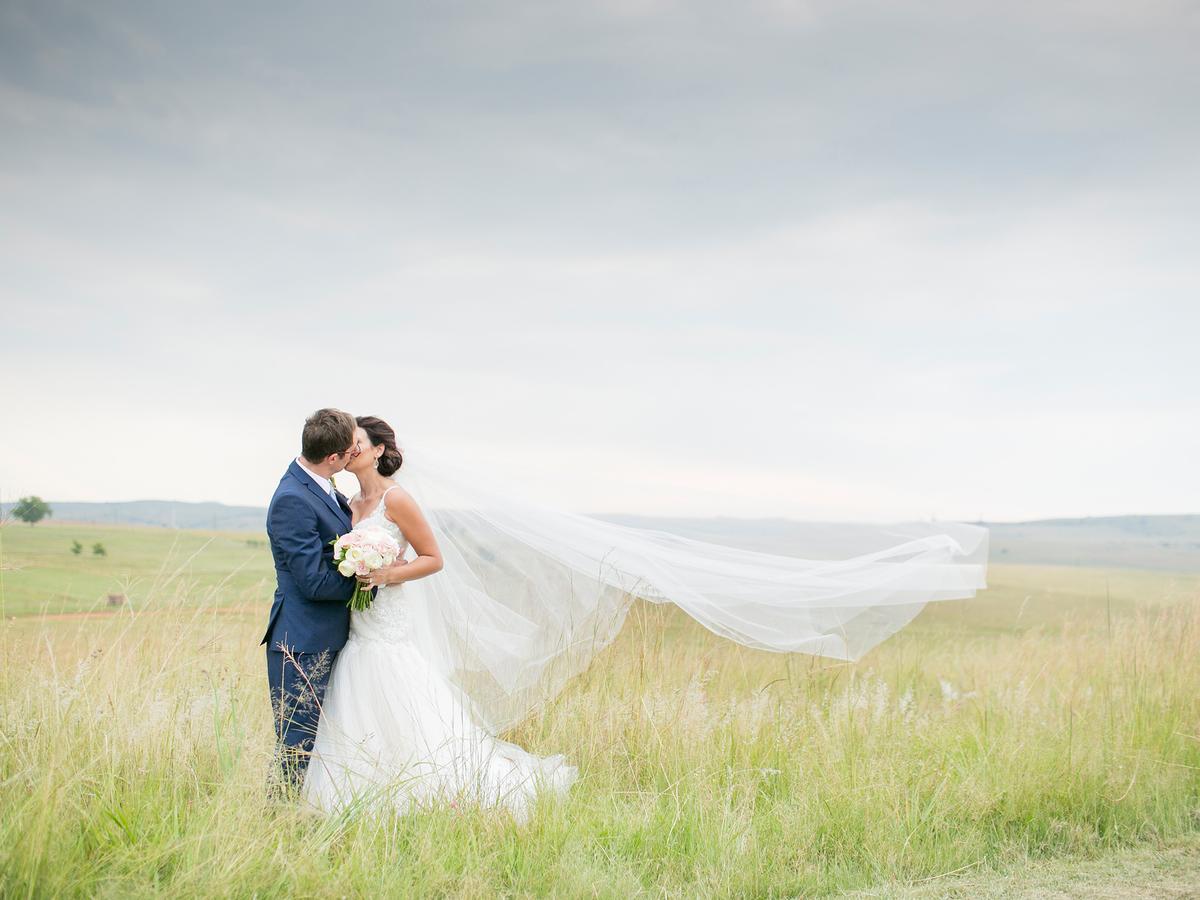 Kloofzicht Lodge & Spa Krugersdorp Ngoại thất bức ảnh Wedding couple